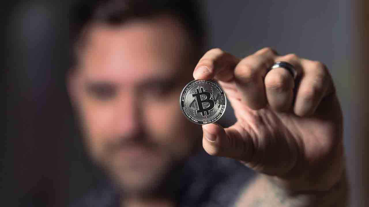 Bitcoin 18 महीनों में अपने उच्चतम बिंदु पर पहुंच गया, तो इसकी कीमत केवल पांच दिनों में 20% बढ़ गई। यह क्यों बढ़ रहा है?