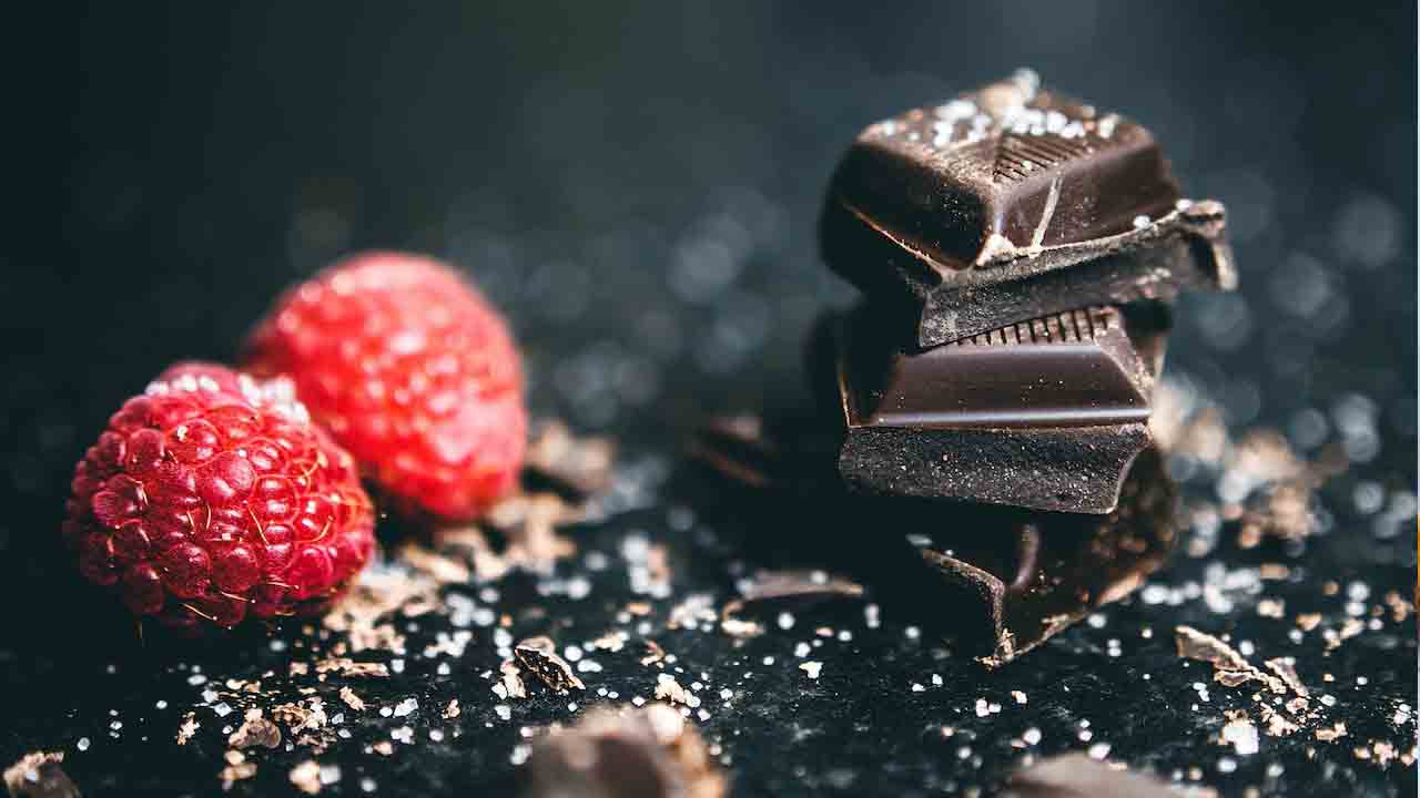Dark chocolate डार्क चॉकलेट किसी के स्वास्थ्य के लिए कैसे अच्छी है ?